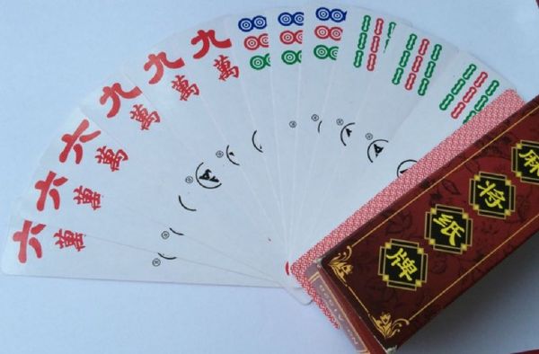 Livraison gratuite carte trois as Mahjong Sichuan Mahjong cartes à jouer spéciales 108 feuilles facile à transporter, pas besoin d'utiliser des dés