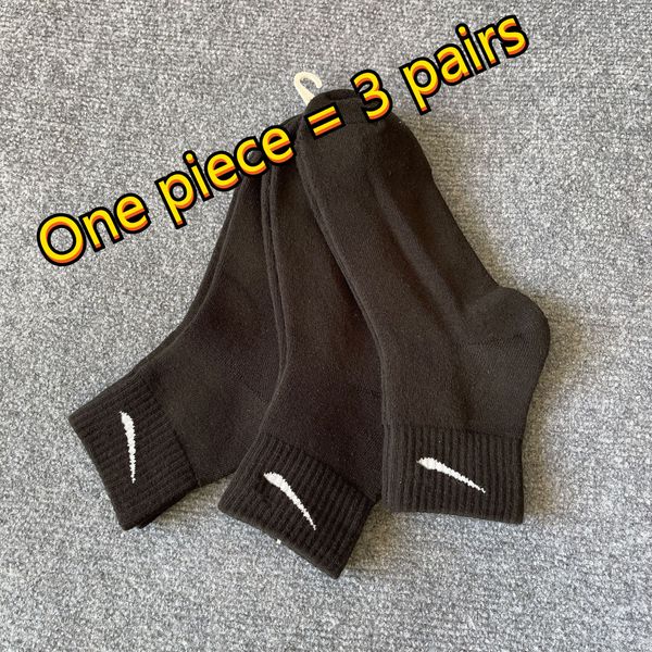 chaussettes pour hommes Vente en gros au moins 9 paires Classique noir blanc Femmes Hommes Haute Qualité Lettre Respirant Coton Sport Cheville chaussette Élastique Pas besoin d'attendre, livraison ponctuelle