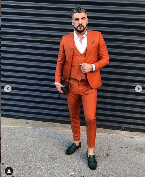 Drie Stukken Oranje Bruidegom Vest Heren Pakken Kostuums Pour Hommes Mannen Tuxedos Bruidegom Bruiloft Tuxedos Man Westerse Stijl Pakken (jas + broek + Vest)