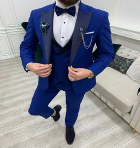 Drie stukken Royal Blue Man Wedding Tuxedos 2022 Zwarte sjaal Rapel Waastcoat Satijn slanke mannen formeel feestpakken knappe elegante bruidegom pakken jas pant vest