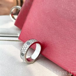 Drie rijen Moissanite Mens Designer -ringen voor vrouwen sieraden belofte liefdespaar Letter verjaardag cadeau zirkon dikke vergulde klassieke schroefring zb019 e23