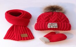 Trois pièces Boy039s et Girl039s écharpe chapeau gants ensemble hiver chaud ensemble nouveau mignon couleur unie pompon bonnet chapeau écharpes chaud Kn6759554