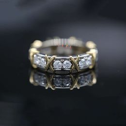 Thriving Gems Vvs Diamond Moissanite Jewelry Compromiso de oro blanco Diseño único Anillos de Moissanite de 18k