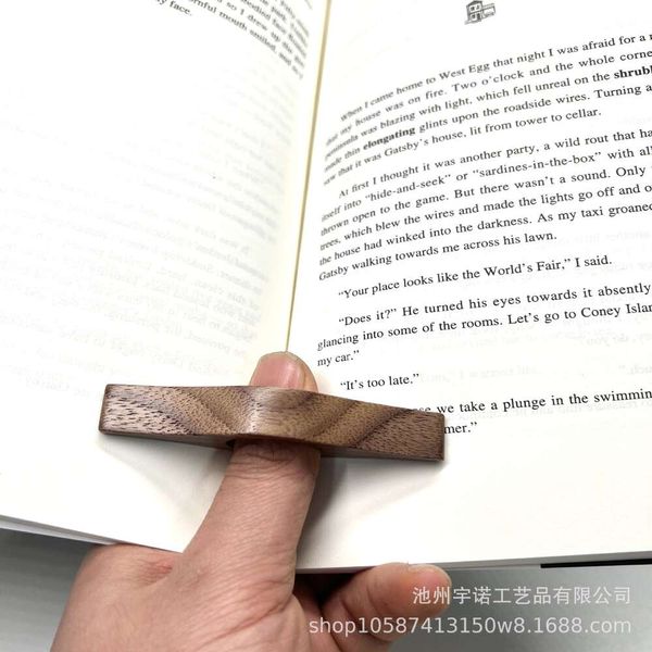 Páginas de apoyo para el pulgar, persona perezosa de nogal que lee con una mano, anillo para el dedo y prensa para libros 622412