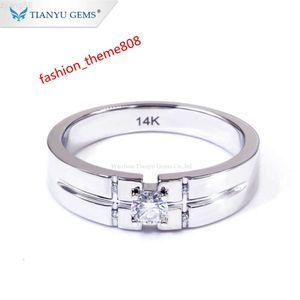 Tianyu Gems 14k / 18k Ring en or blanc 4 mm Round Heart Arrow incolore Moisanite Gold Engagement Men Anneau