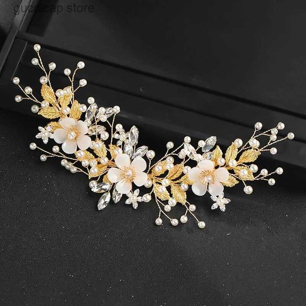 Tiaras Diadema nupcial Hoja de oro Perla hecha a mano Headwear con flor blanca Horquilla Boda Cristal Adorno para el cabello Accesorios de joyería Y240319