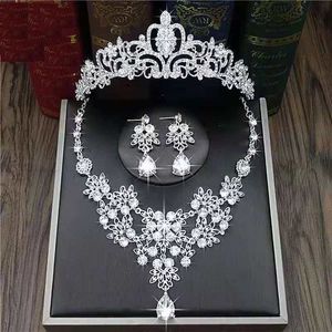 Crown Headwar Wedding White Gauze Crown Necklace oorbellen driedelige set groothandel door fabrikant