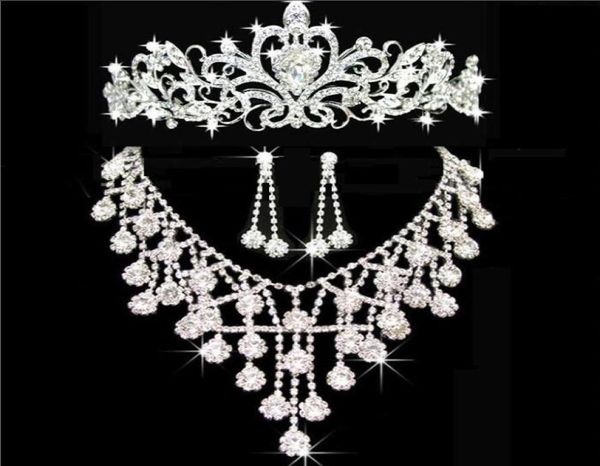 Tiaras Gold Tiaras Couronnes Bijoux de cheveux de mariage neklacearring bon marché des filles de la mode entières soirée de bal robes accessor9807485