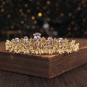 Tiara's Trendy Glod Kleur Bloem Zirkoon Strass Kroon Bruids Haaraccessoires Bruiloft Hoofddeksel Haarversieringen Bruidskroon Tiara Y240319