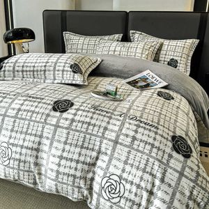 Tide merk licht luxe melkfluweel vier sets winter high-end beddengoed puur katoen materiaal warm comfort vier algemeen gebruik 24031417