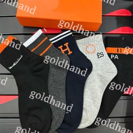 Calcetines para hombres de la marca Tide Sport Summer Socks Breathable Desginer Carta Calcetines impresos 5PAIL SOCK