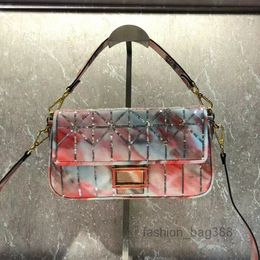 Tie Dye Stokbrood Tas Tote Clutch Portemonnee Borduren Pailletten Decoratie Vrouwen Hoge Kwaliteit Schapenvacht Materiaal Schoudertassen Crossbody Handtas Portemonnees Flap Portemonnee