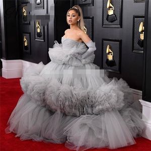 Tiered Tule Dubai Celebrity Jurk 2020 Nieuwste Design Cascading Puffy Strapless Avondjurken voor Speciale Gelegenheid Grijze Arabische Prom Dress