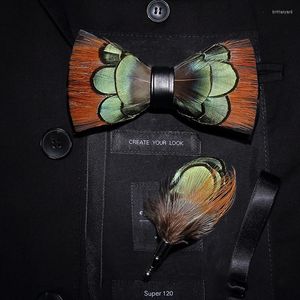 Cravates Bow Cravates Jemygins 2023 Mode Main Hommes Plume et Cravate en cuir Broche Set Pretied Bowtie pour la fête de mariage avec boîte-cadeau
