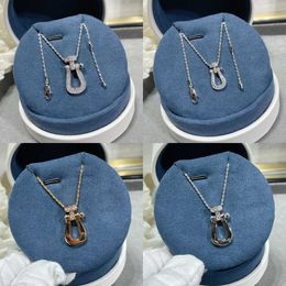 Tiff-Halskette Designer-Luxusmodeschmuck-Halskette mit voller Diamant-Hufeisenschnalle, vergoldet mit einer 8-Grad-Schlüsselbeinkette mit Glücksknoten aus 18-karätigem Roségold und Sterlingsilber