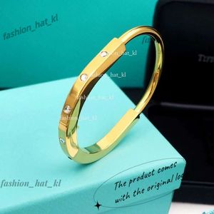 Tiffanlies Set Designer Women Nouvelle série Sécrotage en U Bouchette High Edition Face Colored Band Bracelet Diamond TiffanyJewelry 29