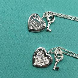 Tiffanyjewelry ketting S925 Sterling Silver Love Diamond Heart Brand Small Key Necklace Platinum Slagketen Licht Luxe Liefdeslot Pendant