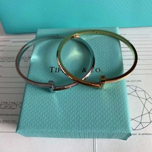 TiffanyJewelry Tiffanybead Womens Luxurys TiffanyBracelet Designer Bracelet Lucky Charm Fashion Jewelry Ladies Holiday Gifts 2 Couleur