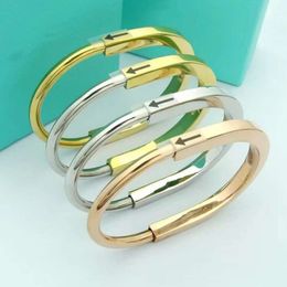 TiffanyJewelry Bracelet de concepteur de bracelet Tiffanybracelet Femmes T Famille Famille en forme de titane Bracelet en acier en acier Bracelet en or rose