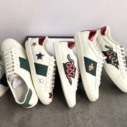 Tiger Leather Python Casual diseñador abeja hombres 2021 zapatos clásicos planos bordados mujeres zapatillas flor genuino Gallo amor Qbviv