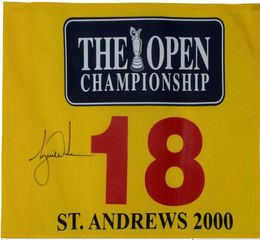 Tiger Woods signé 2000 Britanniques à St Andrews Pin Flag0121785500