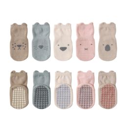 Medias 5 pares calcetines antislip para bebés recién nacidos para niñas y accesorios para niños para niños lindos medias de piso de dibujos animados