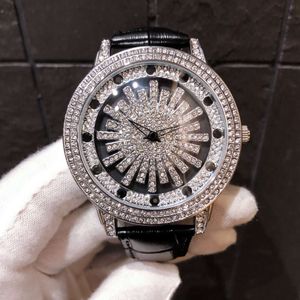 Tiktok Fortune verandert mannen en vrouwen over de hele hemel Star Set Diamond Rotary Dial Trend Quartz-horloge