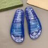 Des pantoufles plates transparentes [bleu]