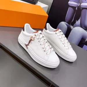 Time Out Sneaker Hommes Casual Chaussures Femmes Voyage Ecru Beige Cuir Sneaker à lacets 3D Décoration florale Fashion Lady Designer plat Baskets de course 02