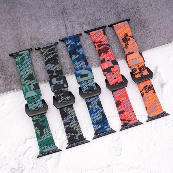 Bracelets de camouflage à motif de pneu pour Apple Watch Series 6 Se 5 4 Bracelet de sport en silicone à 3 bandes Iwatch 44mm 42mm 40mm 38mm 22mm Accessoires intelligents de conception rétro