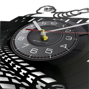 Tire Rubber Car Wheel Advertising Retro Wall Clock Car plante Garage Vinyl Album Record Record Mécanicien Man Cave Watches silencieuses