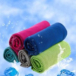 Accessoires de sport en titane 30x90cm de la serviette de sport glacial refroidissement du soleil d'été exercice polyester doux respirant 10 couleurs e0419