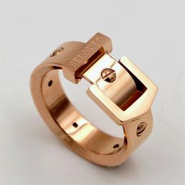 Anillo de hebilla de cinturón de acero de titanio anillo de remache Punk de moda ancho 7mm 18k oro rosa hombres y mujeres anillo joyería gift266C