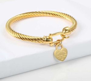 Câble de bracelet en acier titane, bracelet à breloques coeur doré avec boucle à crochet pour femmes et hommes, bracelet cadeau de bijoux de mariage