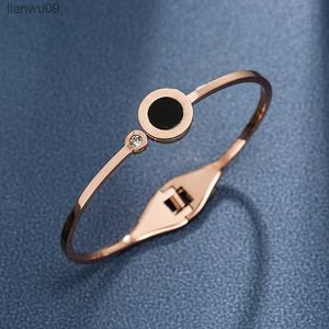 bracelet en acier titane chiffre romain bracelet coquille noire bracelet femme mode 2022 accessoires coréens simples L230704