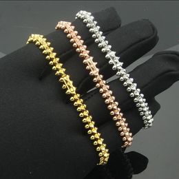 Titanium Steel Bullet Head Gear Armband Vrouwen Nieuwe Klinknagel Ketting Armbanden Designer Sieraden E025