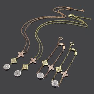 Titanium staal vierblad hangers goud en zilveren volle diamanten ketting v-letter dames ketting oorrang set ontwerper sieraden v04