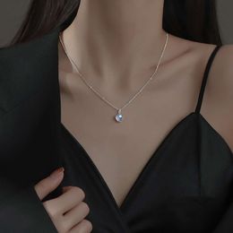 Collier en titane et acier, nouvelle mode en pierre de lune douce pour filles, pendentif rond frais et Simple avec chaîne de collier