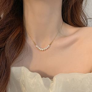 Collier de perles d'eau douce ovales en acier titane pour femmes, chaîne en soie dorée, design de tempérament, colliers de perles de clavicule