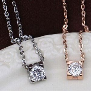 Titane Acier Plaqué Or Rose Pendentif Collier Quatre Prongs Carré 1 Carat Solitaire Diamant Haute Qualité Bijoux