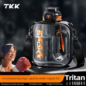TKK grote capaciteit buiten sportwater fles indoor fiess ton bucket water fles Tritan Straw cadeau water beker