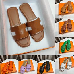 Sandales de créateur de maison Claquette pour femmes dames mode luxe en cuir bas talons bancs glissements orange noir noir blanc sandale plage chaussures 35-42