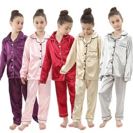 Peuter Baby Girls Boys Silk Pyjamas Lange mouw Solid button-down Satin Pyjama Sets Kids Pyjama Nightchowns Children Sleepwear 240410