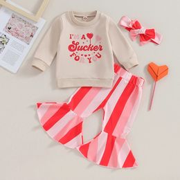 Peuter Baby Girls Valentijnsdag Sets met lange mouwen Hartbrief Afdrukken Sweatshirt Gestreepte wijd uitlopende broek Hoofdband 240426