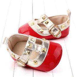 Enfant en bas âge bébé chaussures mode Rivets filles Prewalker princesse sandale mignon infantile premiers marcheurs enfants baskets décontractées