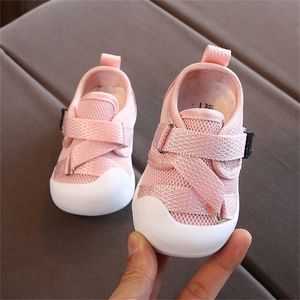 Peuter babyschoenen voor meisjeskinderen sneakers cross-tied mesh soft bottom baby first walkers schoenen geboren pure kleur casual schoenen lj201214