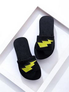 Peuter jongens bliksembout patch slippers zij