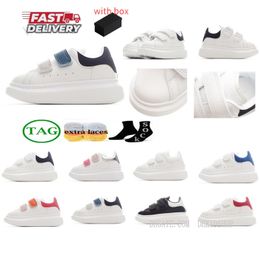 Zapatillas de diseñador para niños zapatillas para niños zapatillas para bebés grandes y niñas zapatos de carrera de carreras blancas talla de escuela primaria 4 5c 6c zapatilla de tenis preescolar