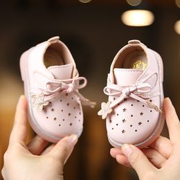 Peuter meisje schoenen modieuze uitsparing baby meisje PU lederen schoenen schattige ster baby jurk schoenen pasgeboren voor meisjes schoenen LJ201104
