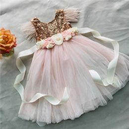 Peuter Meisjes Rosa Gold Sequin Lange Jurk voor Kids Fairy Tale Children Feather Flutter Mouw met bloemen Riem 210529